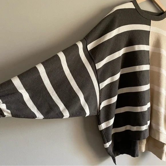 Free People Uptown Oversized Gray & Cream Striped Pullover Sweatshirt EUC Small - Picture 2 of 12